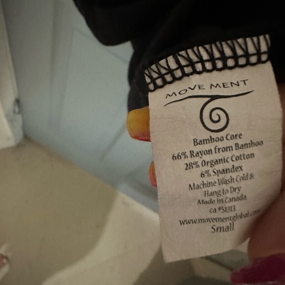 Movement long sleeve with pockets. Sz small - Picture 4 of 4